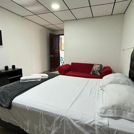 Acogedor Apartaestudio Ubicado En La Zona Rosa De Pereira Apartman Kültér fotó
