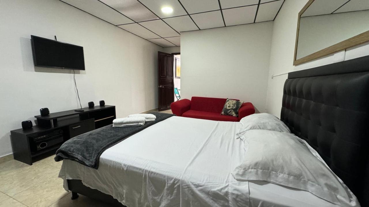 Acogedor Apartaestudio Ubicado En La Zona Rosa De Pereira Apartman Kültér fotó